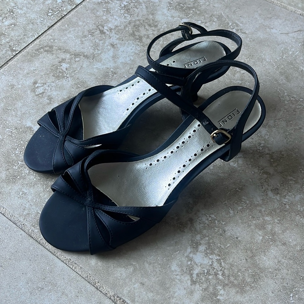 FIONI Elegant Black Strappy Sandals size 5